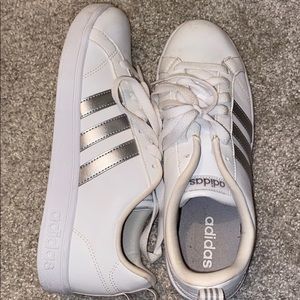 NEVER WORN ADIDAS Grand Court white Silver stripes